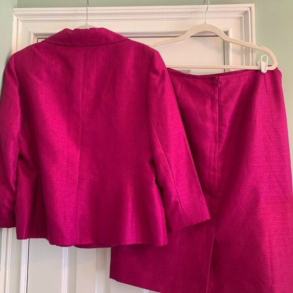 Le Suit Size 16 Magenta Fuschia 2 piece skirt suit set - Picture 2 of 13